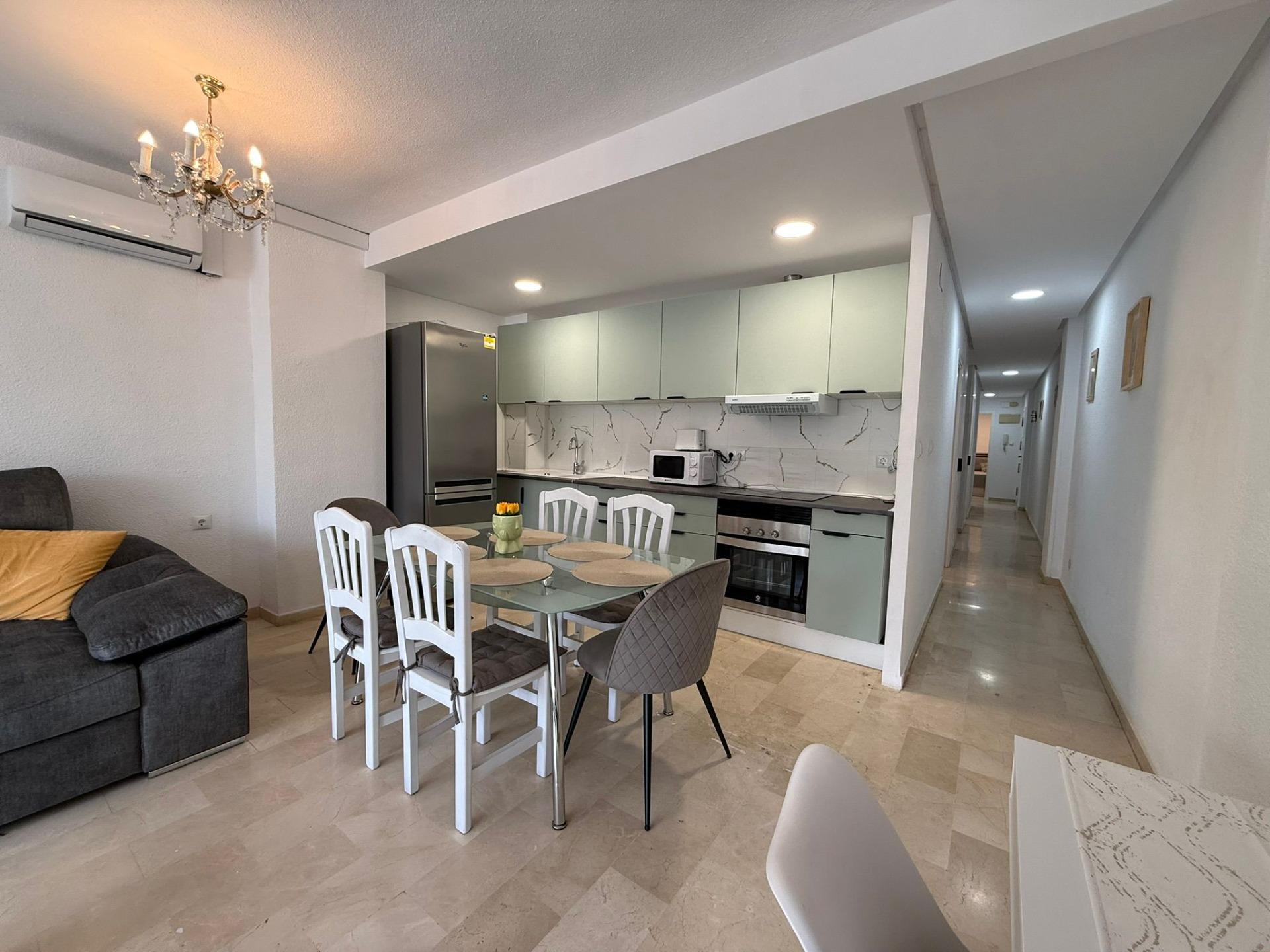 Apartamento exclusivo en venta con dos patios y garaje - CLV-111 - Image 2