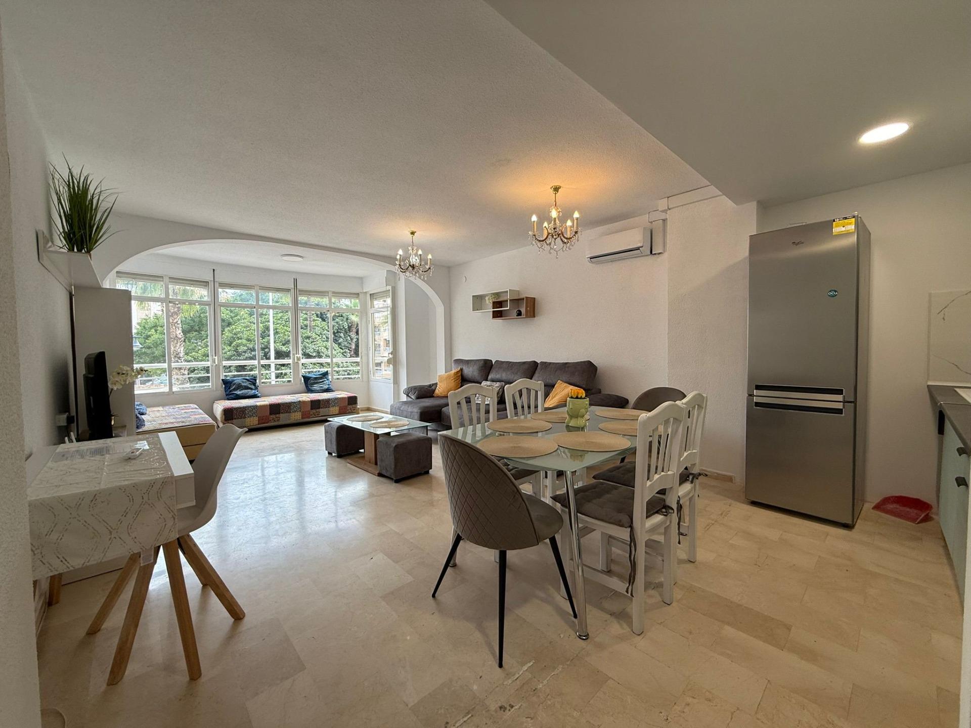 Apartamento exclusivo en venta con dos patios y garaje - CLV-111 - Image 3