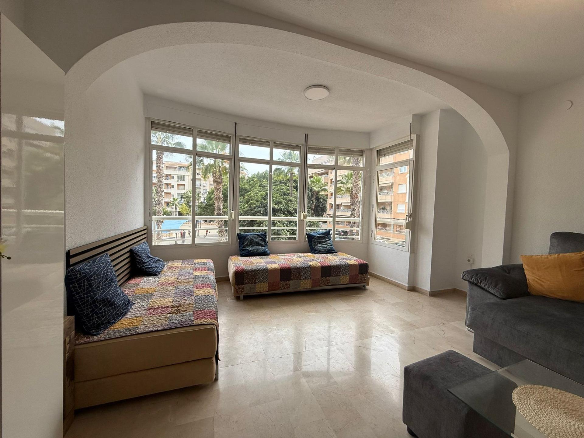 Apartamento exclusivo en venta con dos patios y garaje - CLV-111 - Image 4