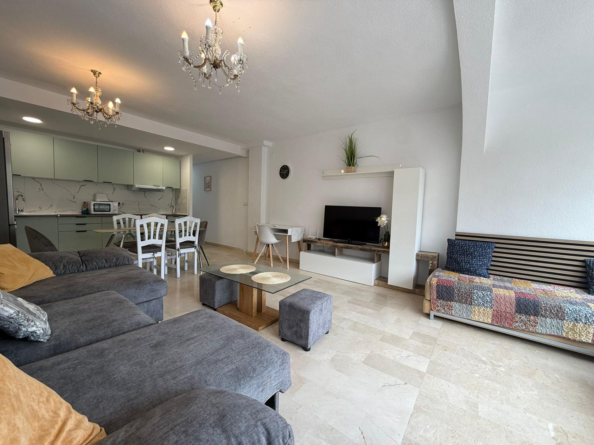 Apartamento exclusivo en venta con dos patios y garaje - CLV-111 - Image 5