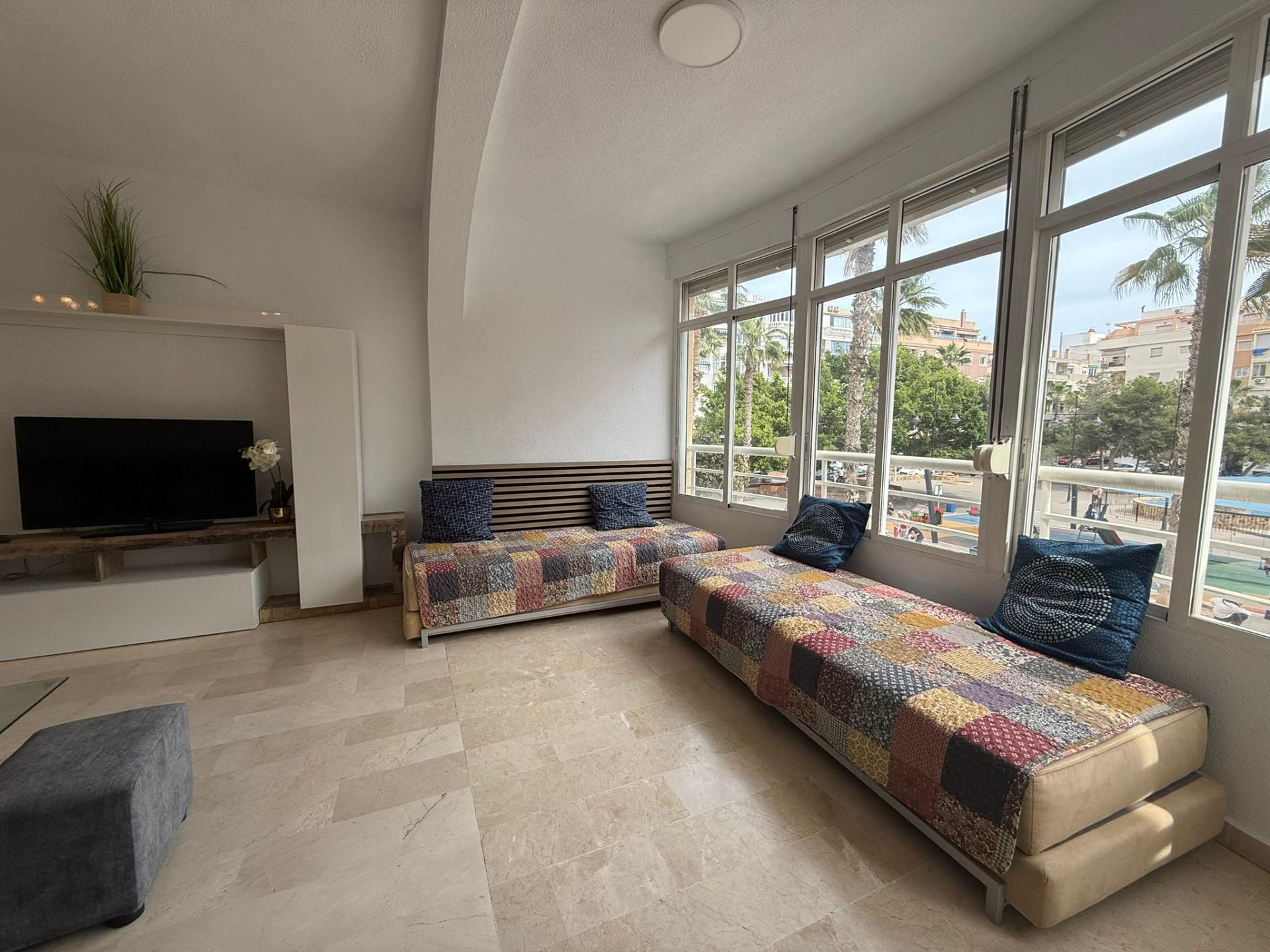 Apartamento exclusivo en venta con dos patios y garaje - CLV-111 - Image 6