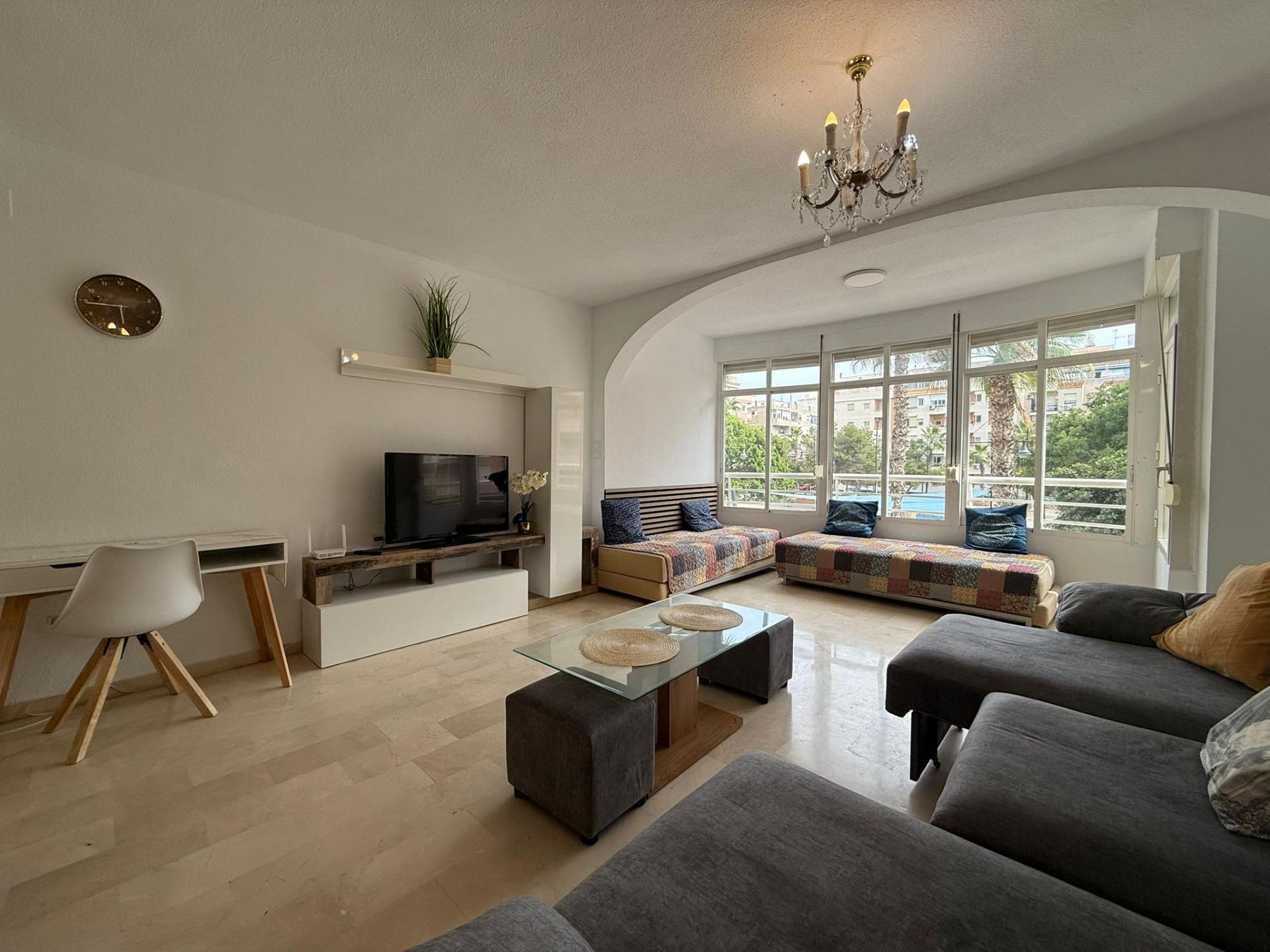 Apartamento exclusivo en venta con dos patios y garaje - CLV-111 - Image 8