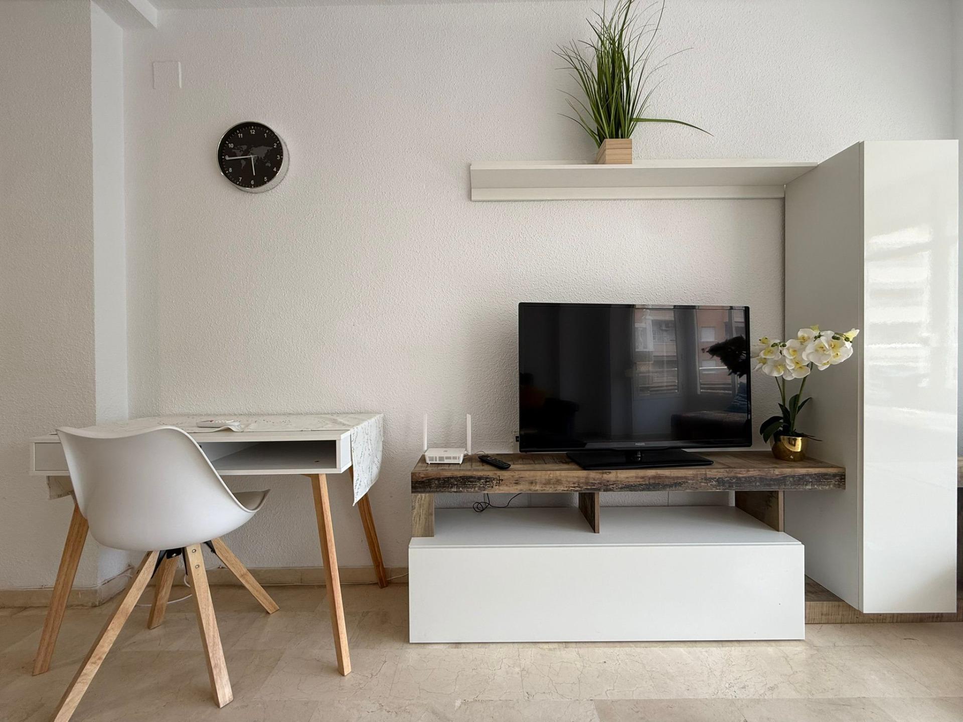 Apartamento exclusivo en venta con dos patios y garaje - CLV-111 - Image 9