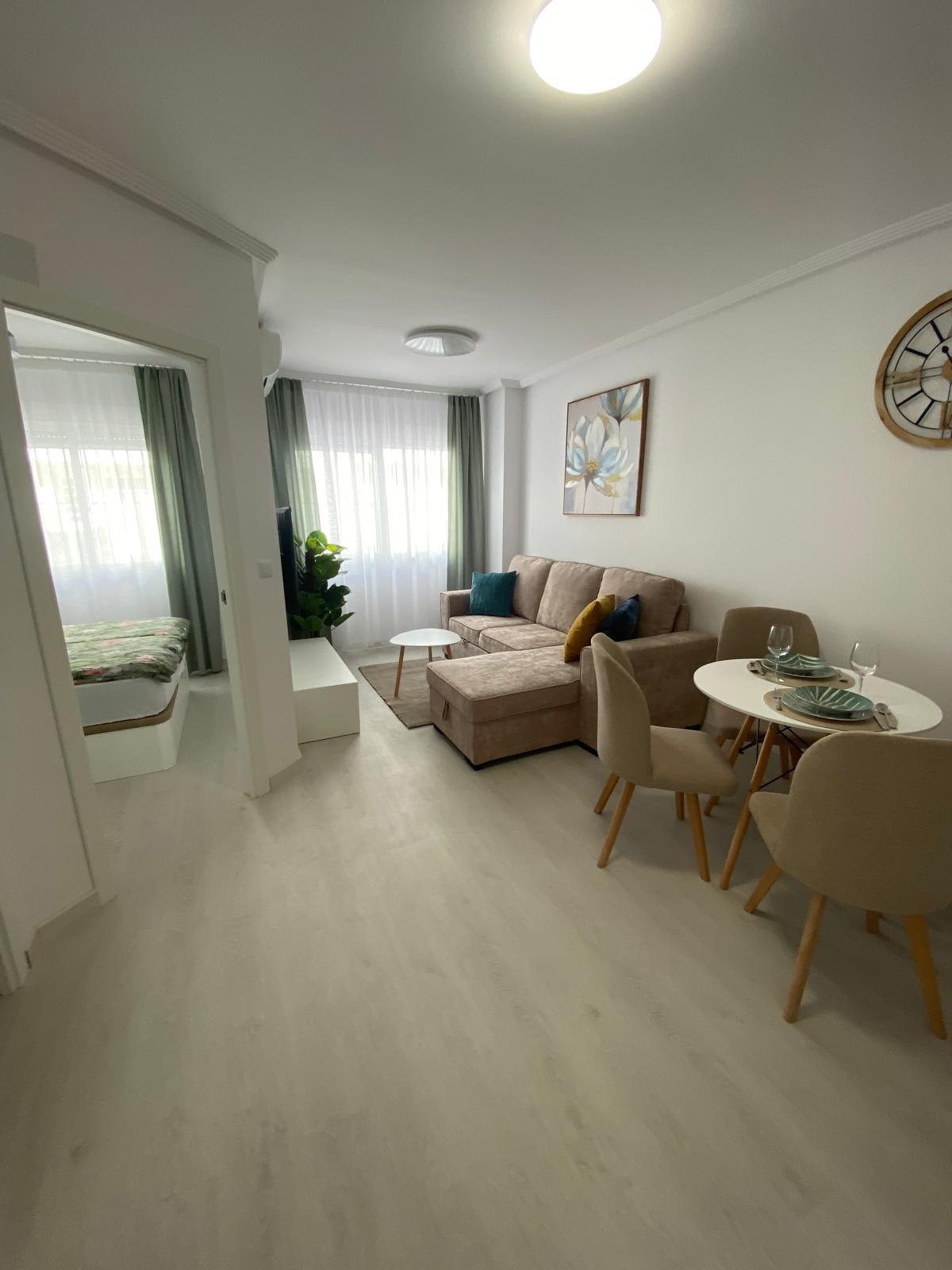Exclusivo Apartamento Reformado en el Centro de Torrevieja - CLV-101 - Image 6