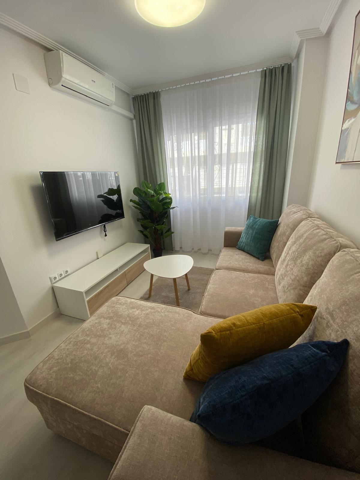 Exclusivo Apartamento Reformado en el Centro de Torrevieja - CLV-101 - Image 8