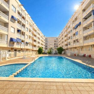 Exclusivo apartamento reformado en el centro de Torrevieja - CLV-102