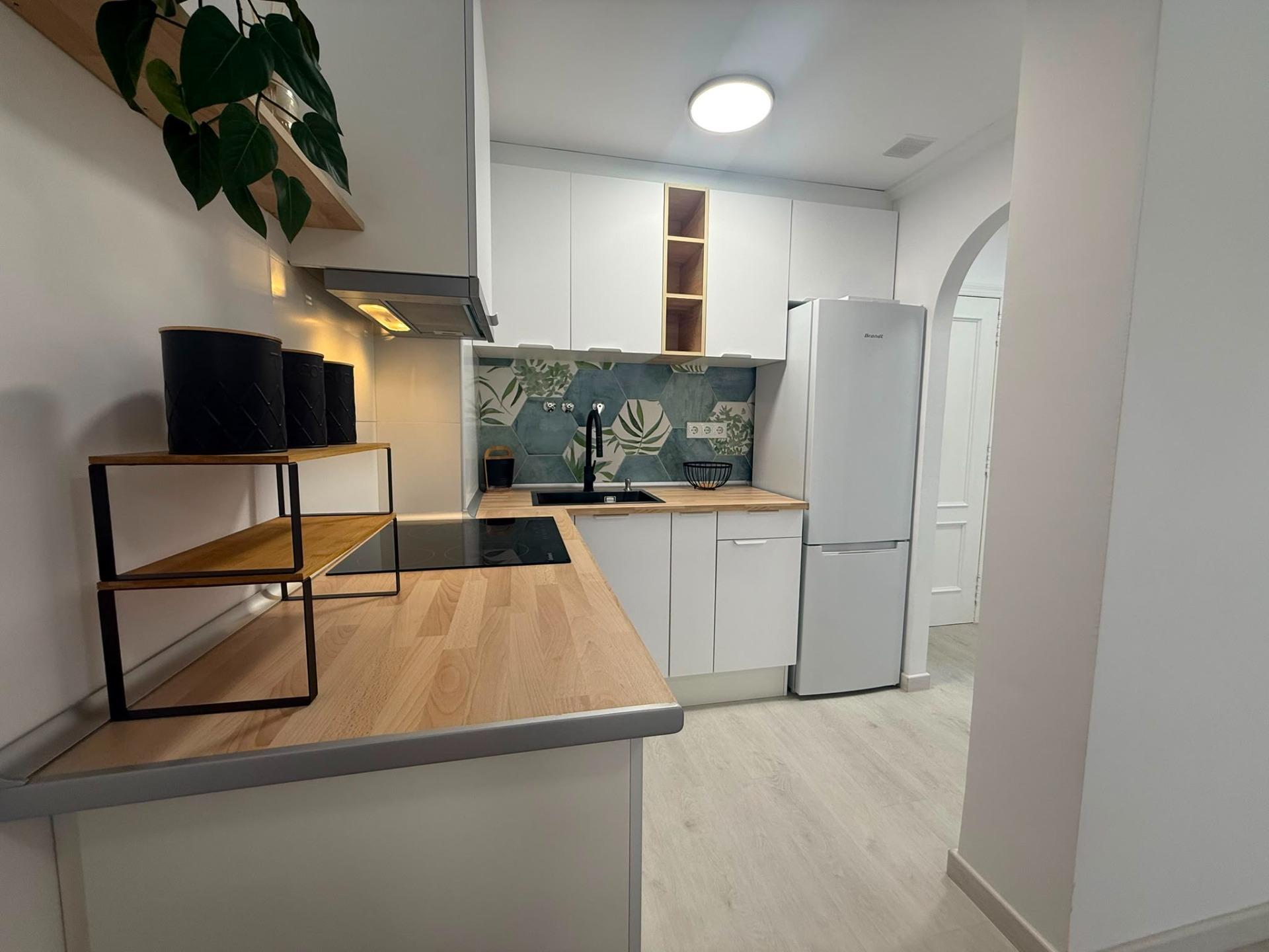 Exclusivo apartamento reformado en el centro de Torrevieja - CLV-102 - Image 11