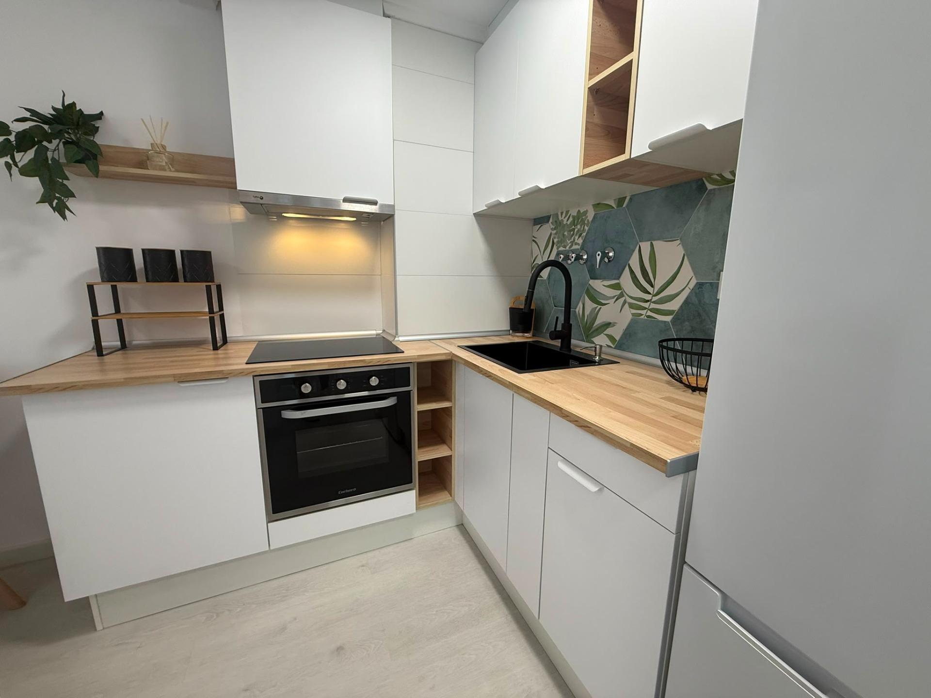 Exclusivo apartamento reformado en el centro de Torrevieja - CLV-102 - Image 12