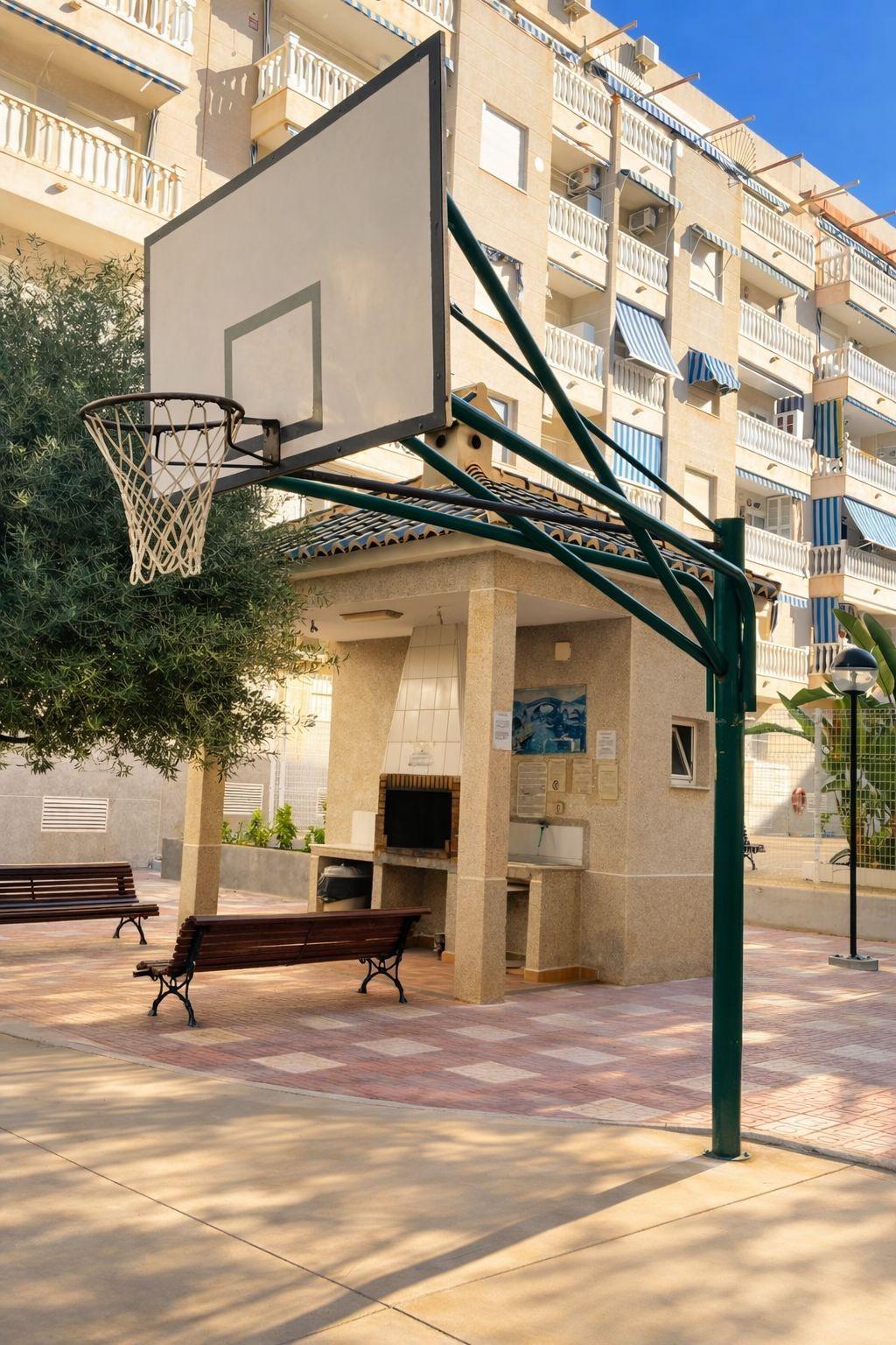 Exclusivo apartamento reformado en el centro de Torrevieja - CLV-102 - Image 3